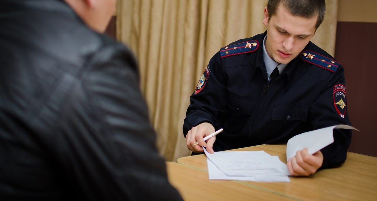 После застолья с пятью приятелями хозяин не нашёл смартфон — в краже заподозрили гостя